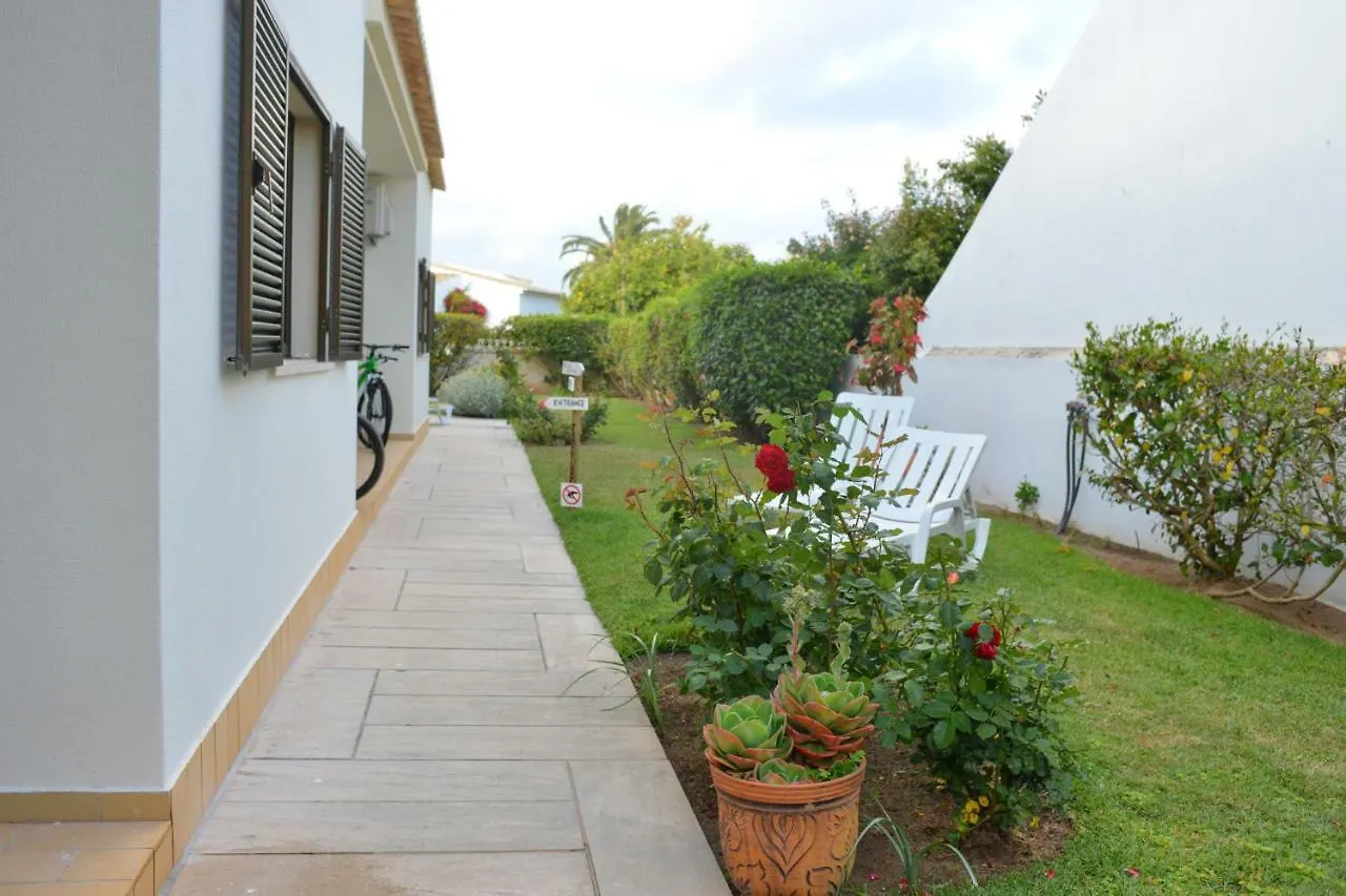 לאגוּ‏ש Sensations Guesthouse בית הארחה