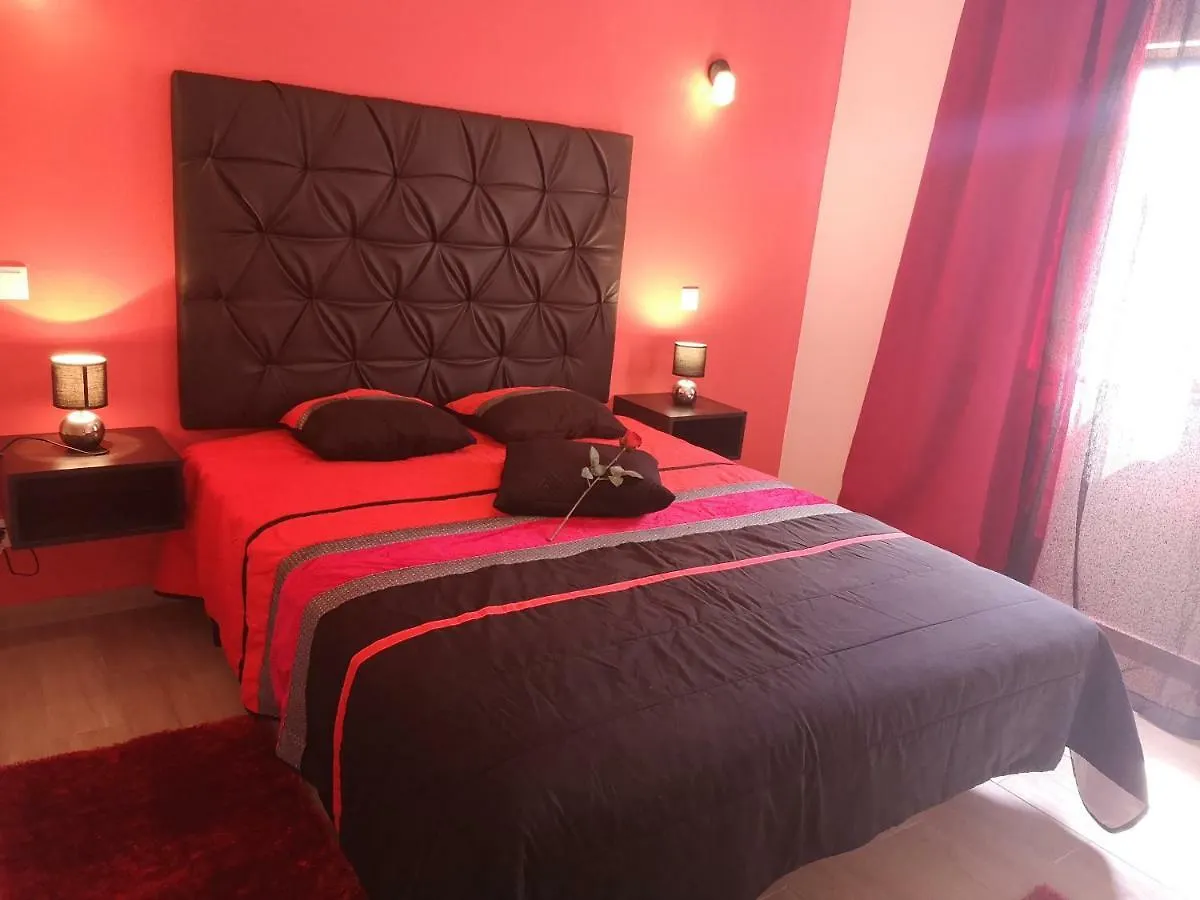 לאגוּ‏ש Sensations Guesthouse בית הארחה