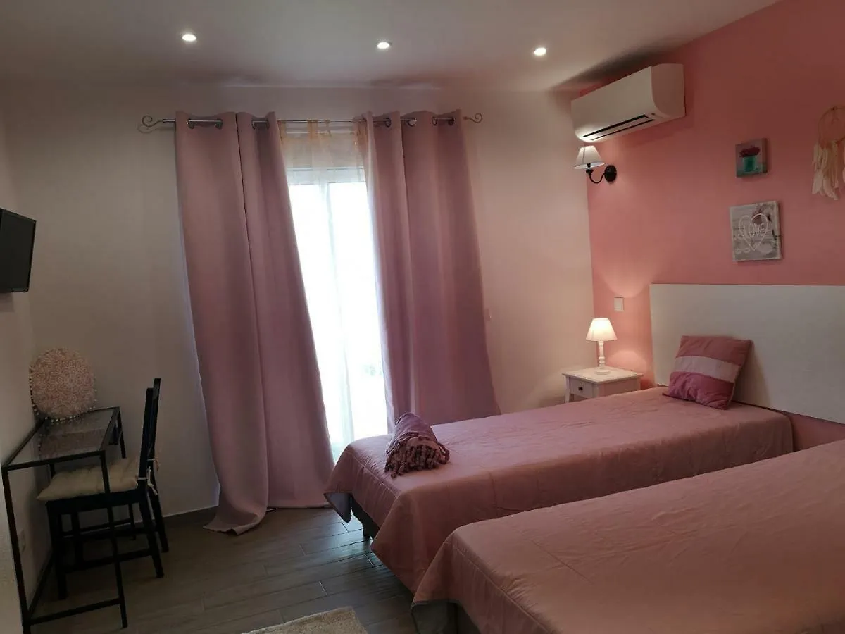 בית הארחה לאגוּ‏ש Sensations Guesthouse