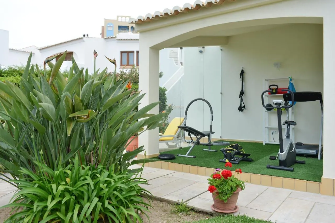 בית הארחה לאגוּ‏ש Sensations Guesthouse