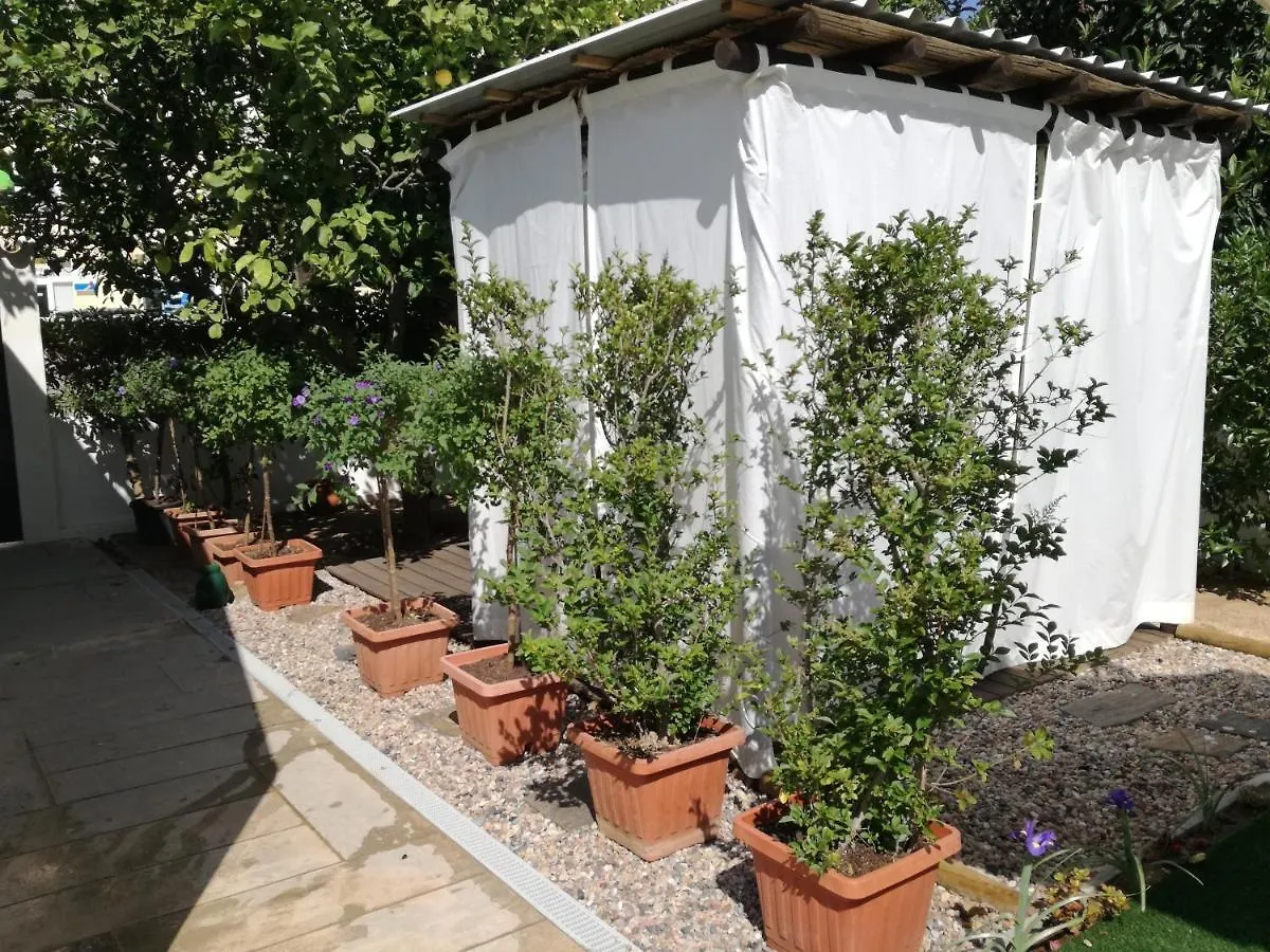 לאגוּ‏ש Sensations Guesthouse 3*,